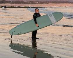 The actress enjoys roller skating, painting, dancing, and surfing whenever she finds time from her busy schedule.